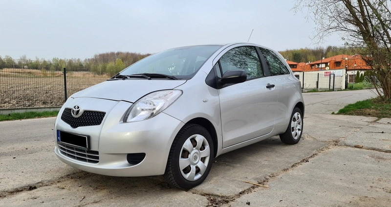 Toyota Yaris cena 9900 przebieg: 178000, rok produkcji 2007 z Zabrze małe 106